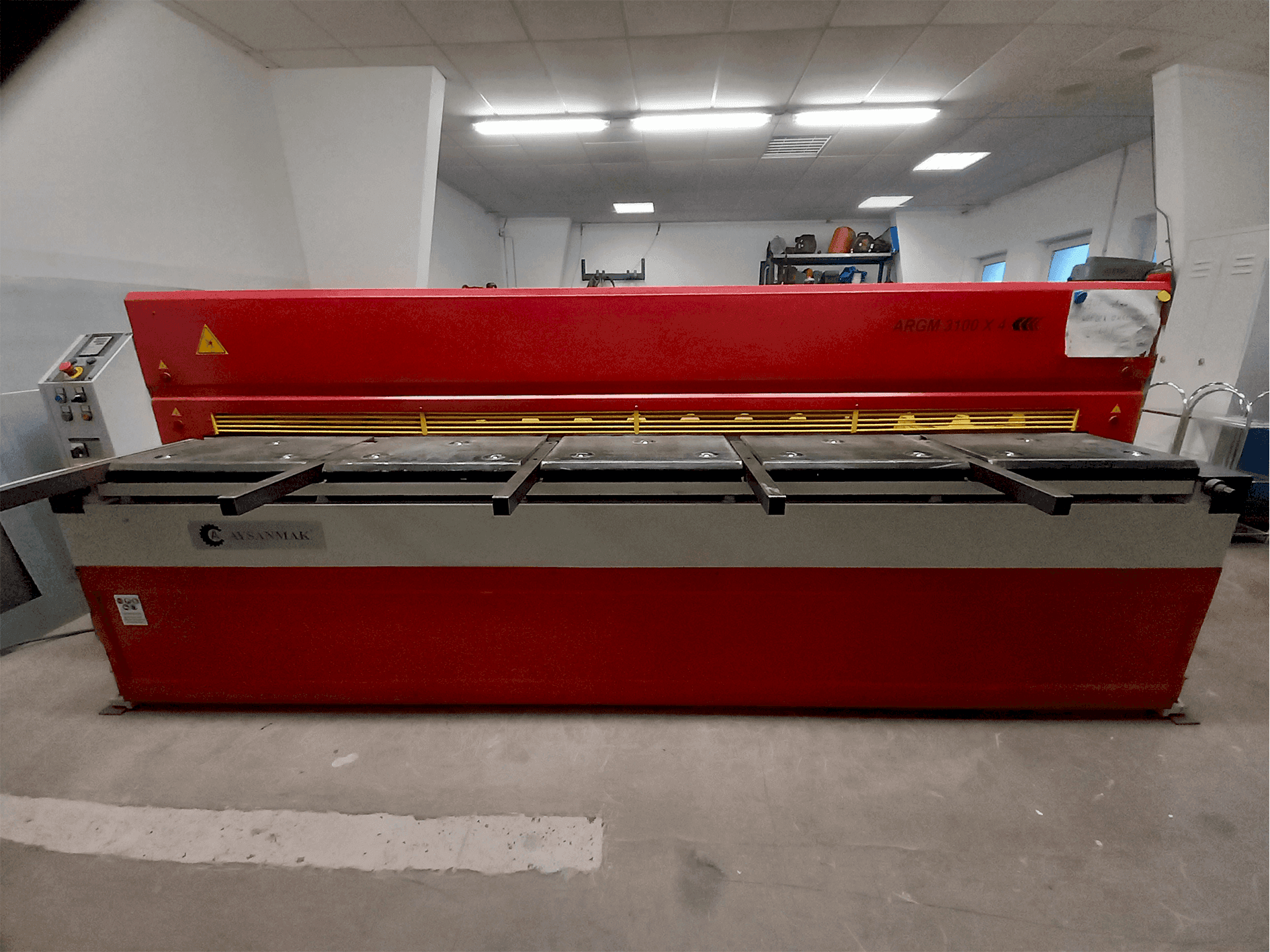 A AYSANMAK ARGM 3100 x 4 gép elölnézete