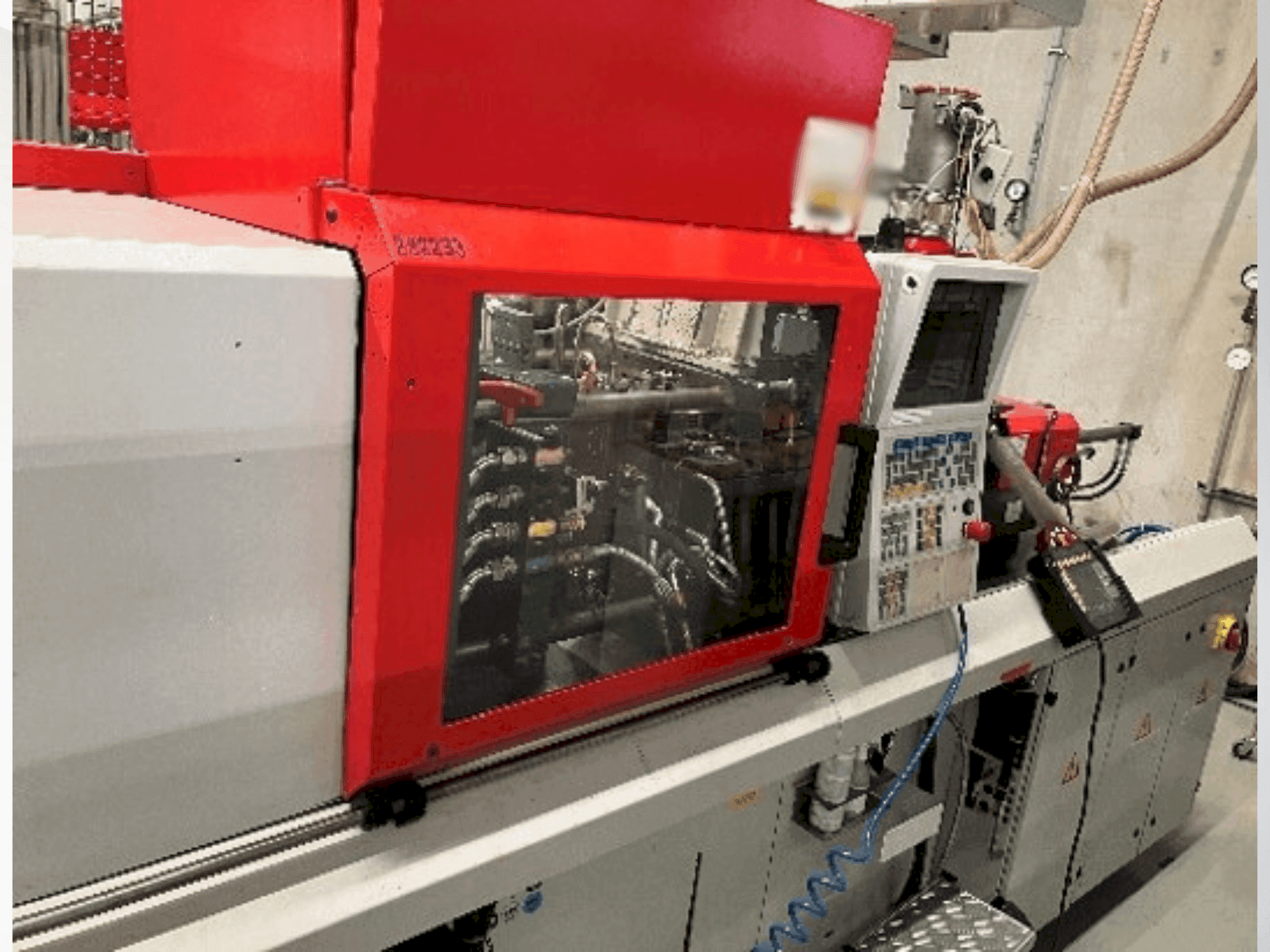 A Arburg Allrounder 320 U 500-150  gép elölnézete