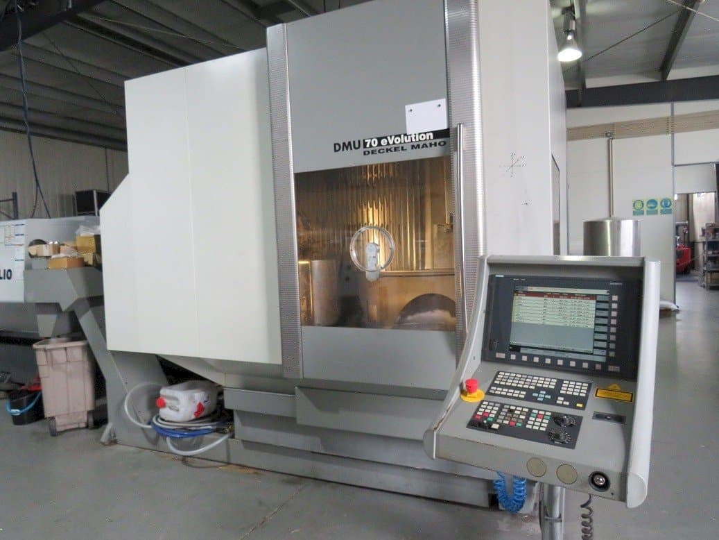 A DECKEL MAHO DMU 70 eVolution  gép elölnézete