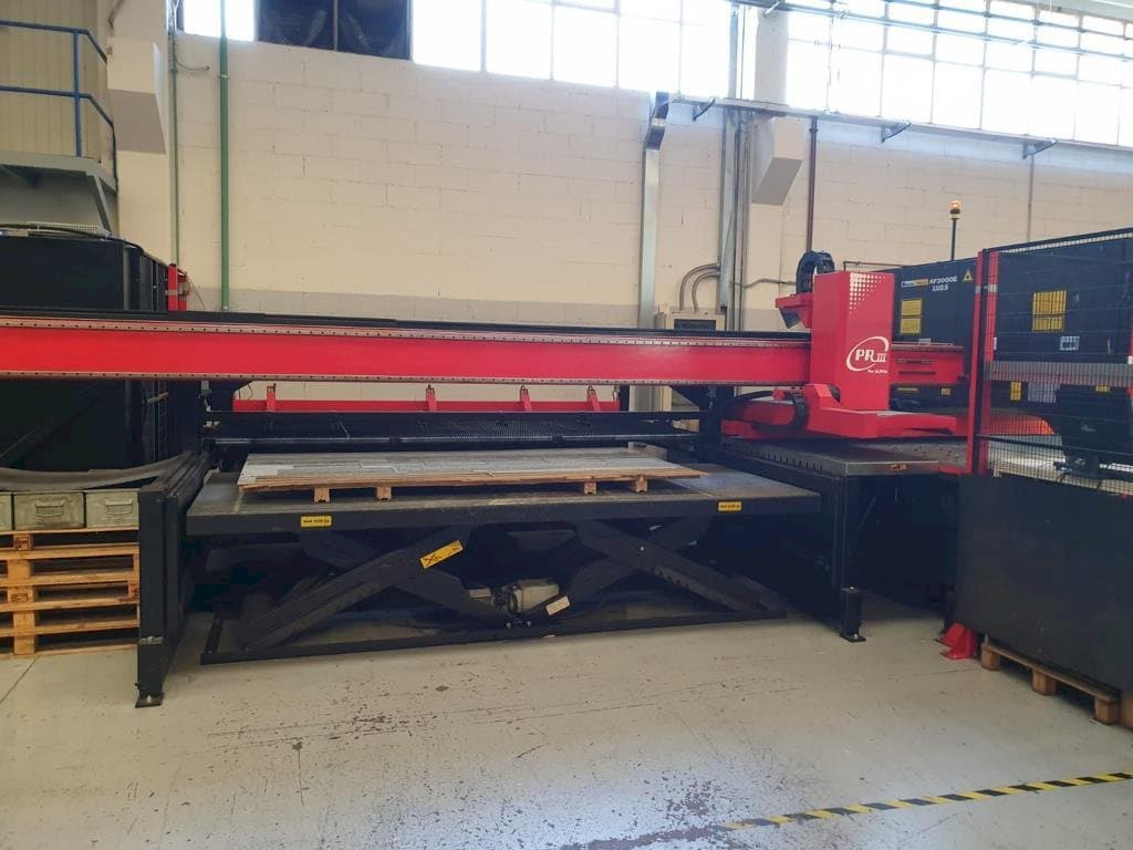 A AMADA LC 2415 ALFA IV gép elölnézete
