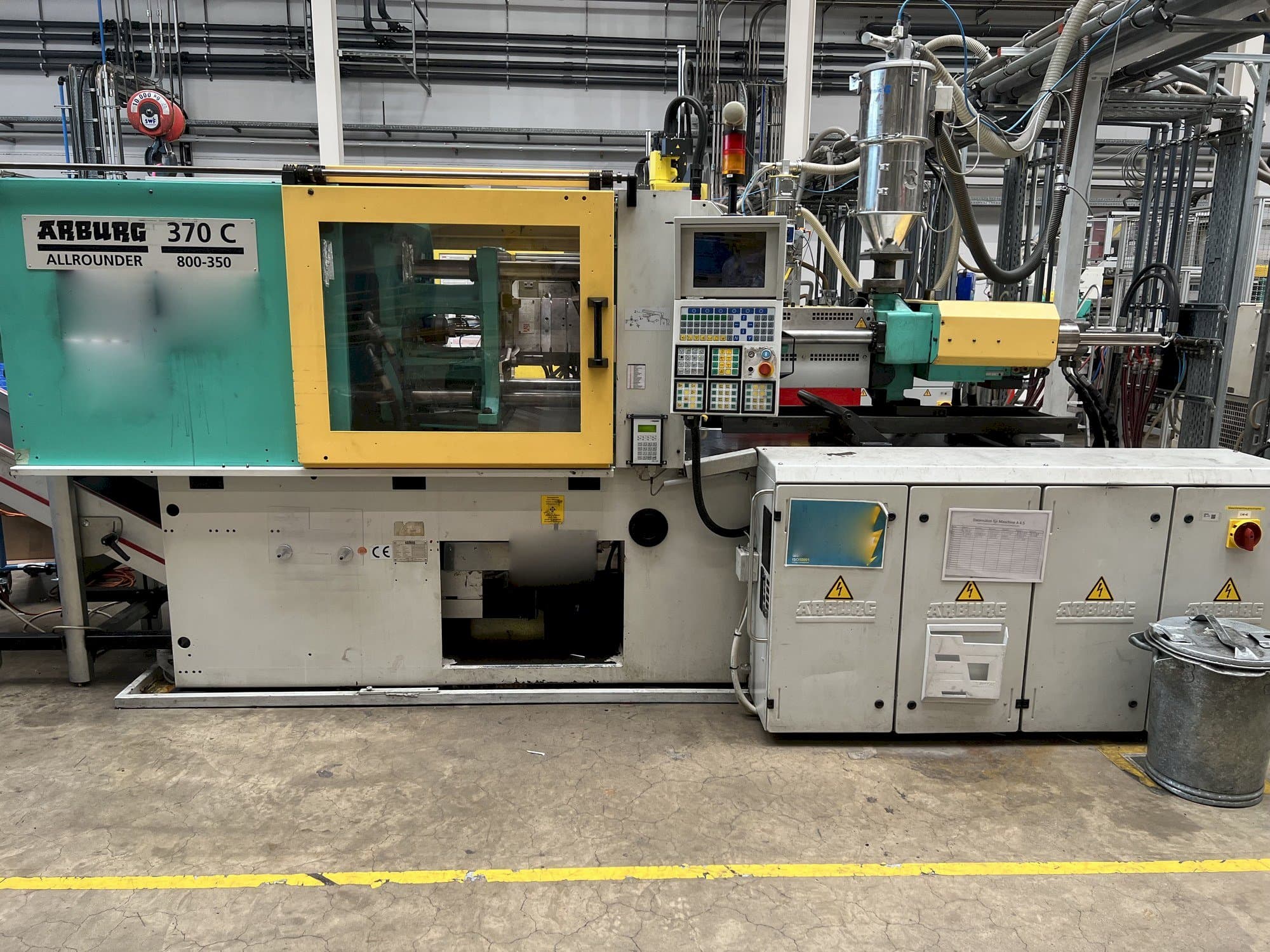 A Arburg 370C-800-350 gép elölnézete