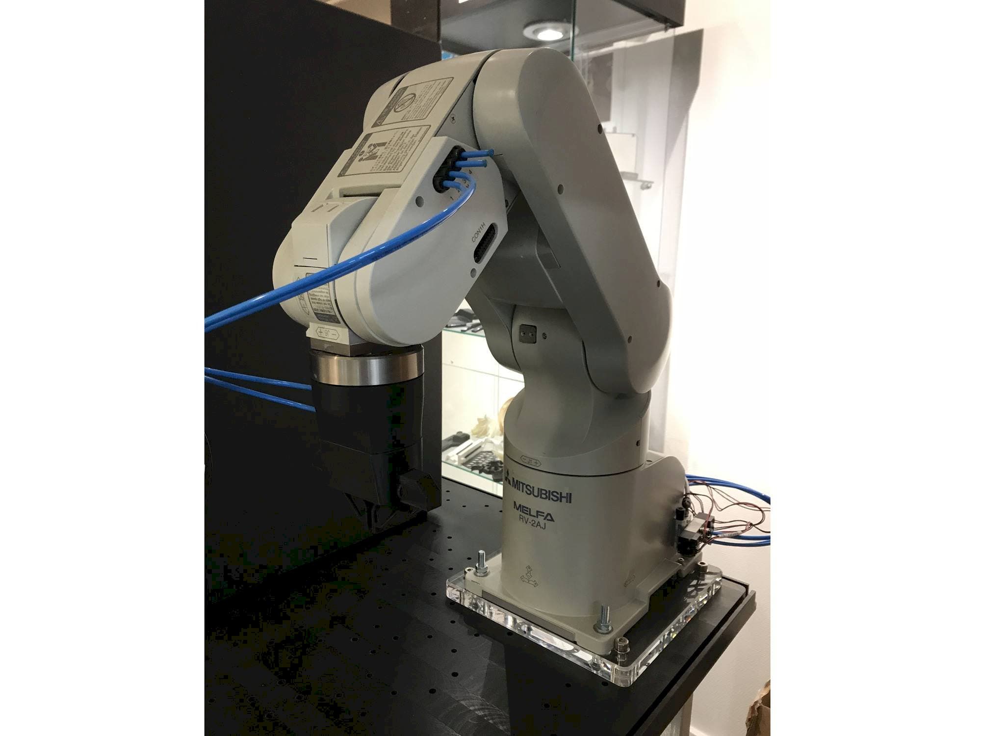 A Mitsubishi RV-2AJ  gép elölnézete