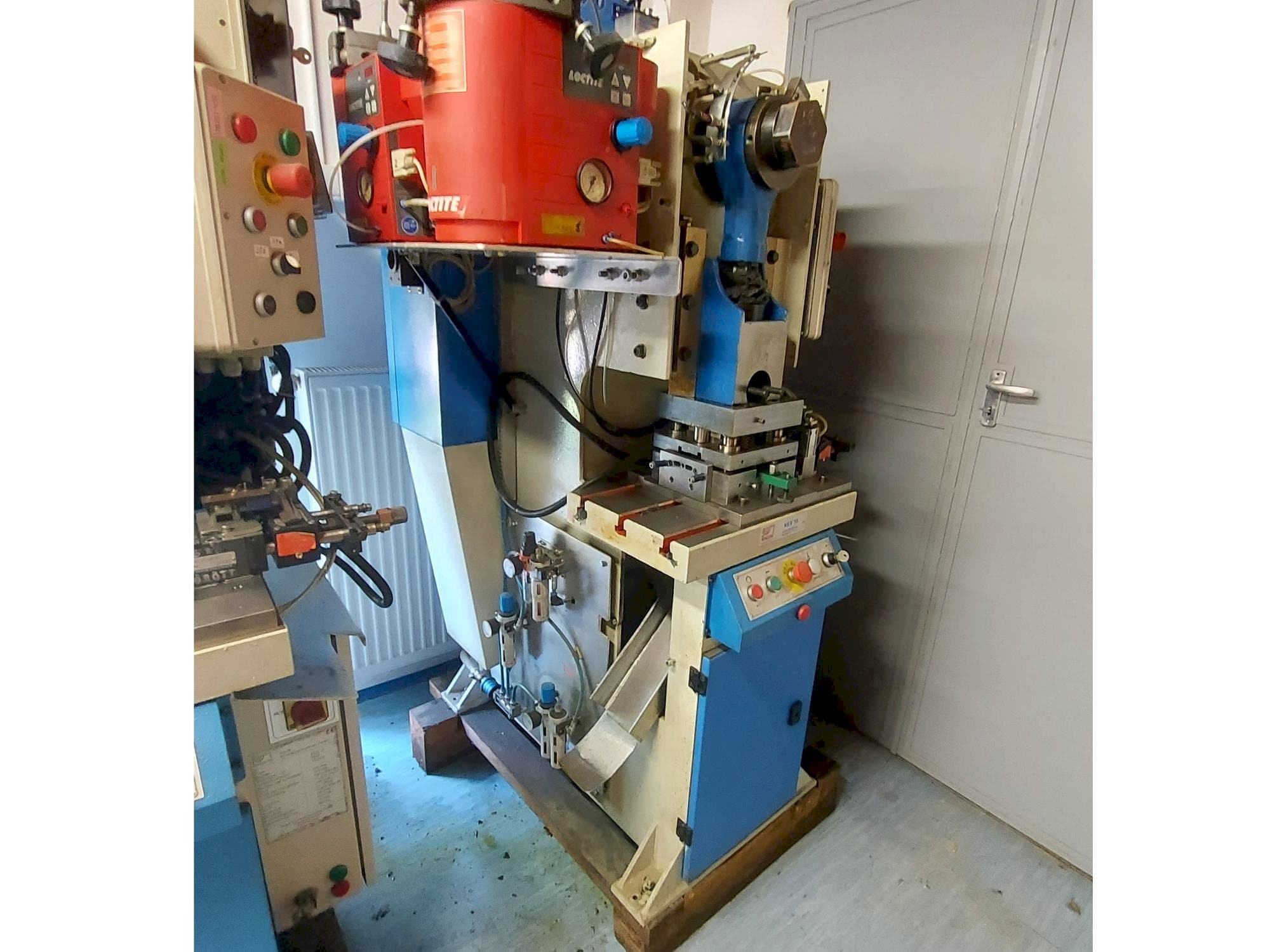 A KNUTH KEX 15 gép elölnézete