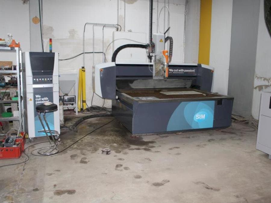 A STM PremiumCut 3D 68 gép elölnézete