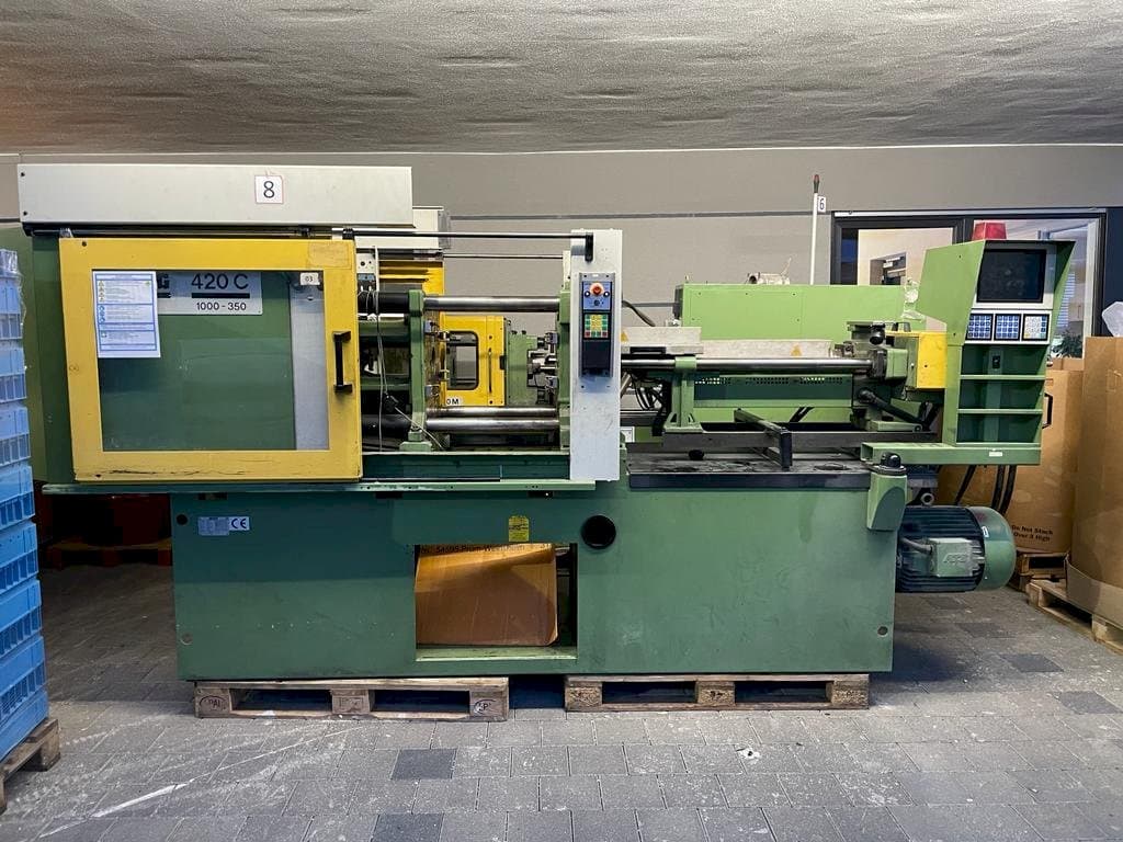 A Arburg 420C mit  gép elölnézete