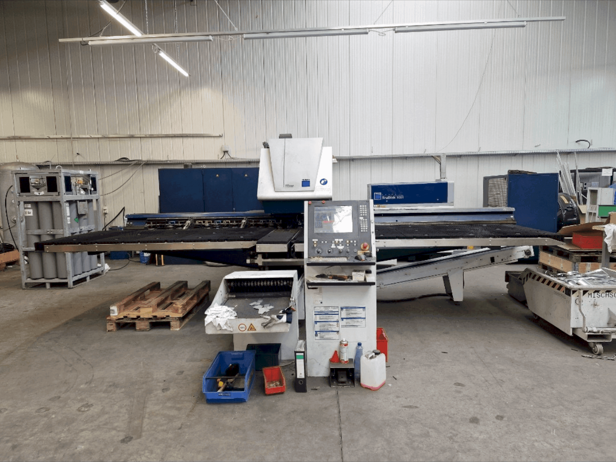 A TRUMPF TruMatic 3000 Fiber gép elölnézete