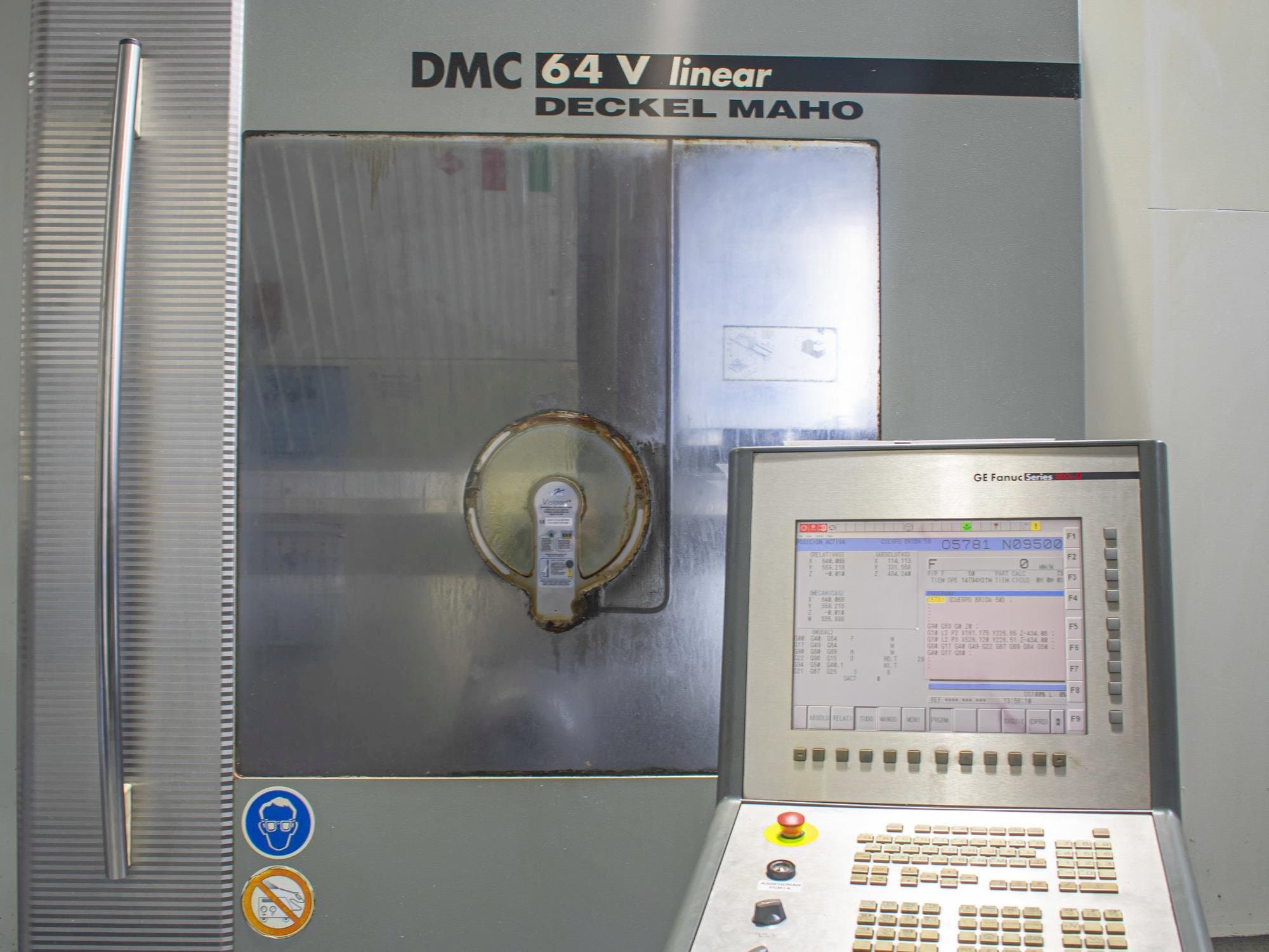 A DECKEL MAHO DMC 64 V linear gép elölnézete