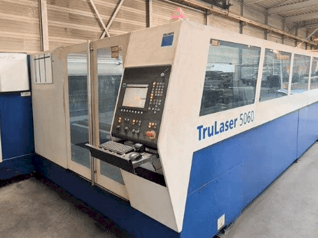 A TRUMPF TruLaser 5060 gép elölnézete