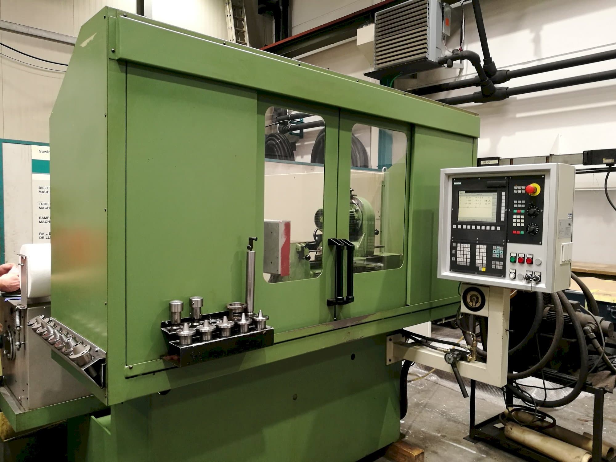 A TTB M10 400 NC gép elölnézete