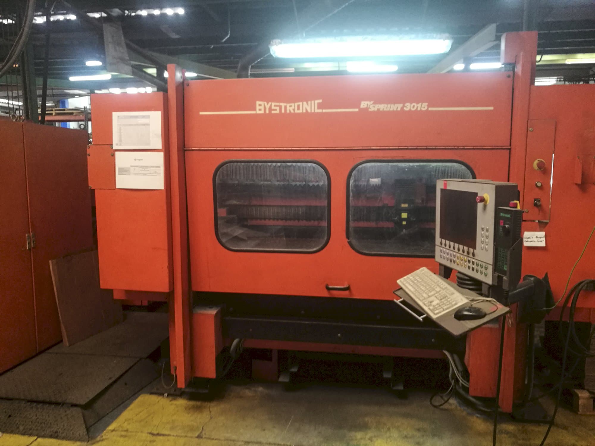 A Bystronic BySprint 3015 gép elölnézete