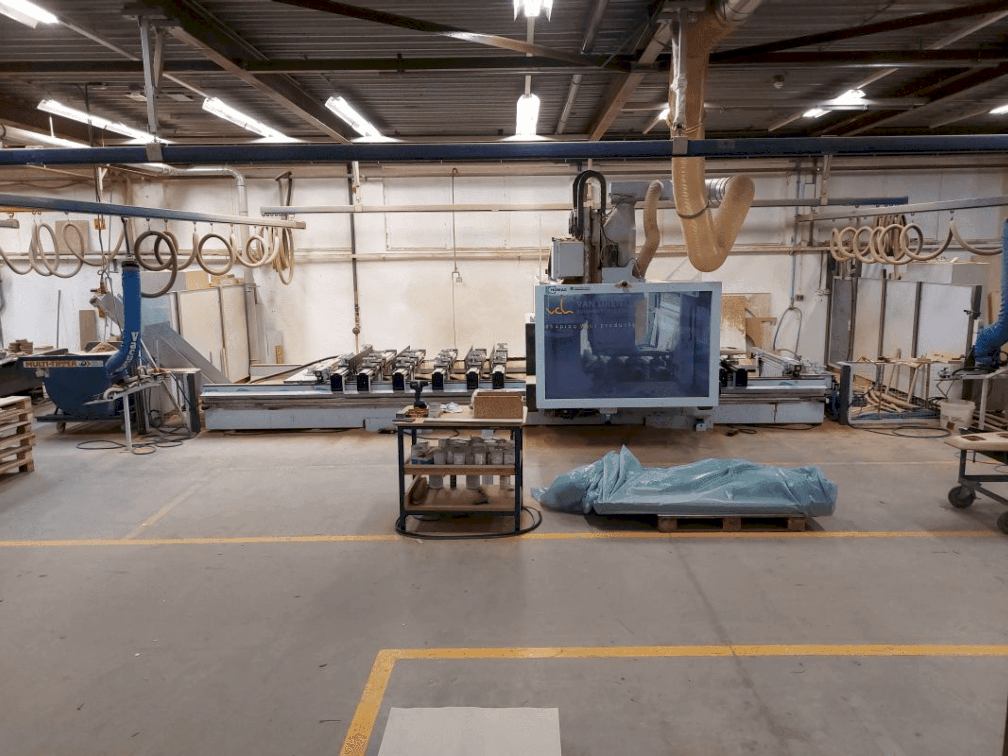 A HOMAG WEEKE Profi BMG 611/60/15/F/AP gép elölnézete