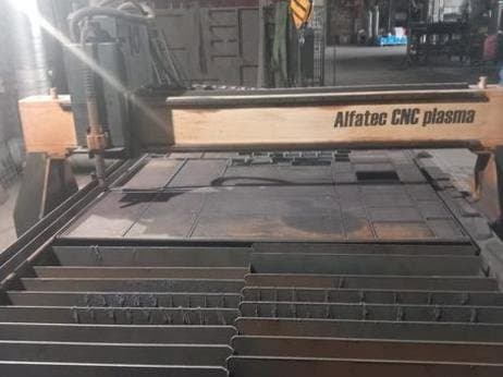A ALFATEC CNC 1,5x3M PROFI gép elölnézete