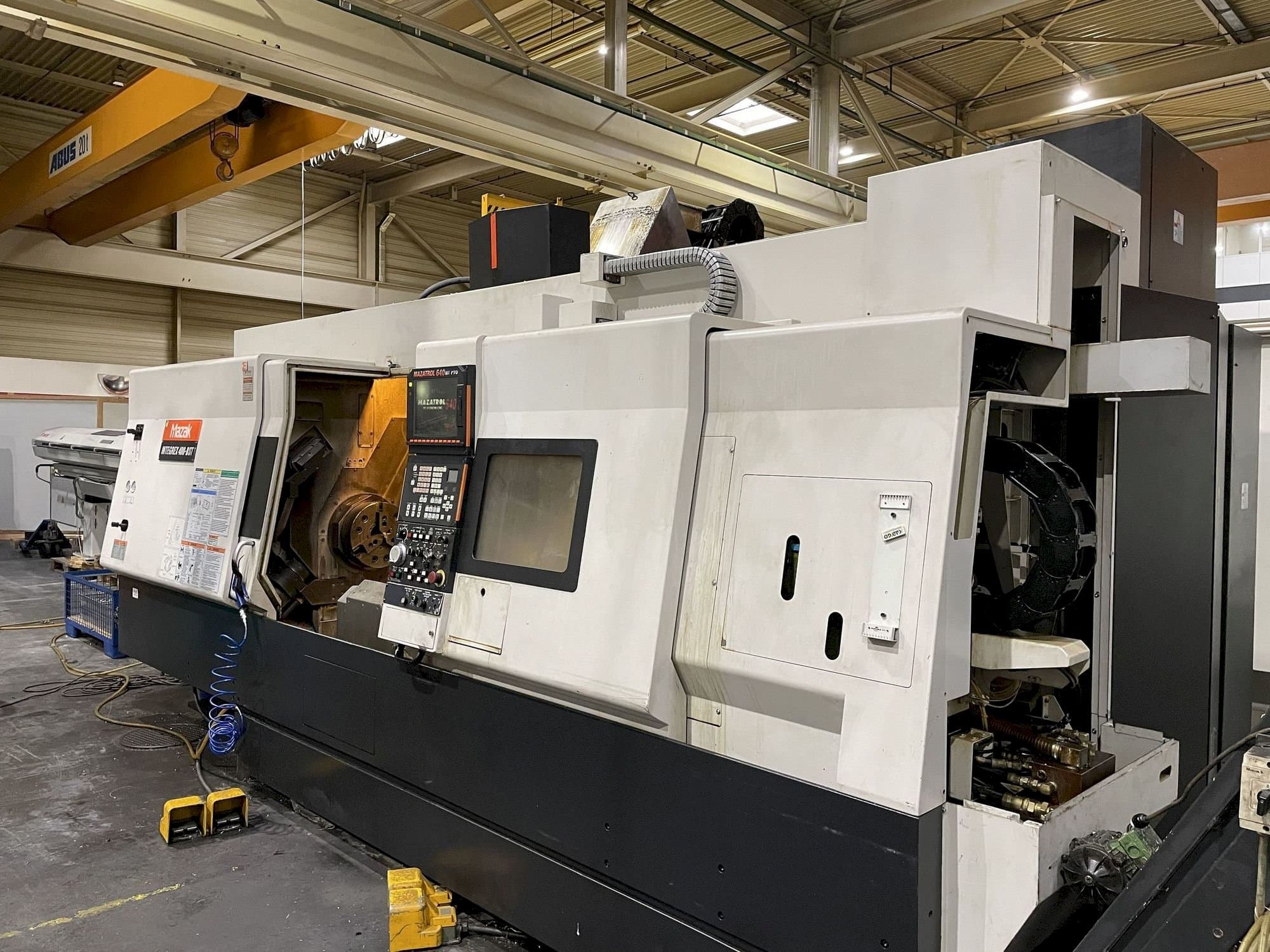 A Mazak Integrex 400 III ST gép elölnézete