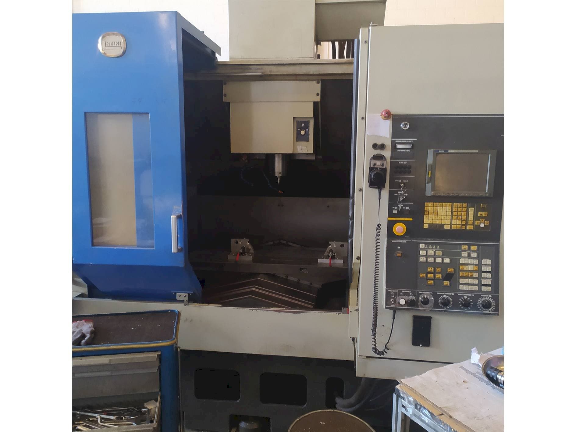 A HITACHI SEIKI VS50 gép elölnézete