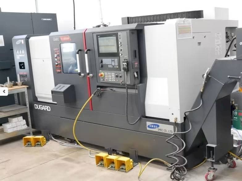 A SMEC SL3000LM gép elölnézete