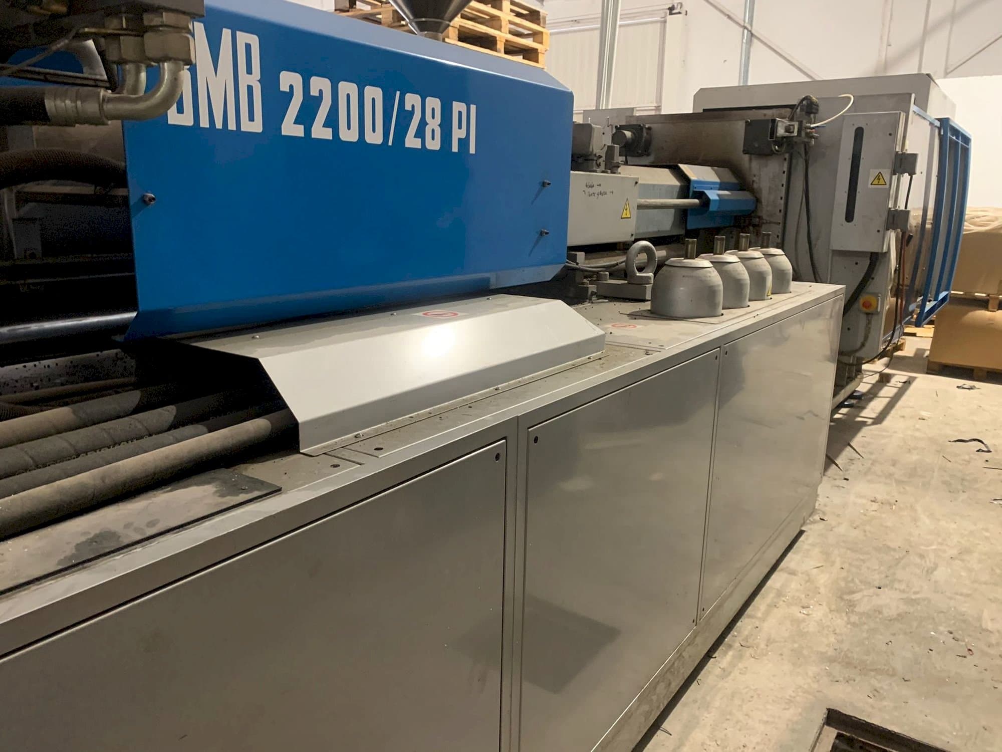 A BMB KW28PI-2200 gép elölnézete