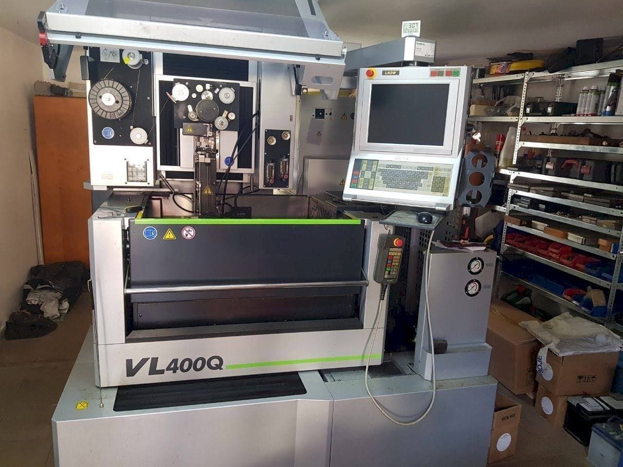 A Sodick VL 400Q gép elölnézete