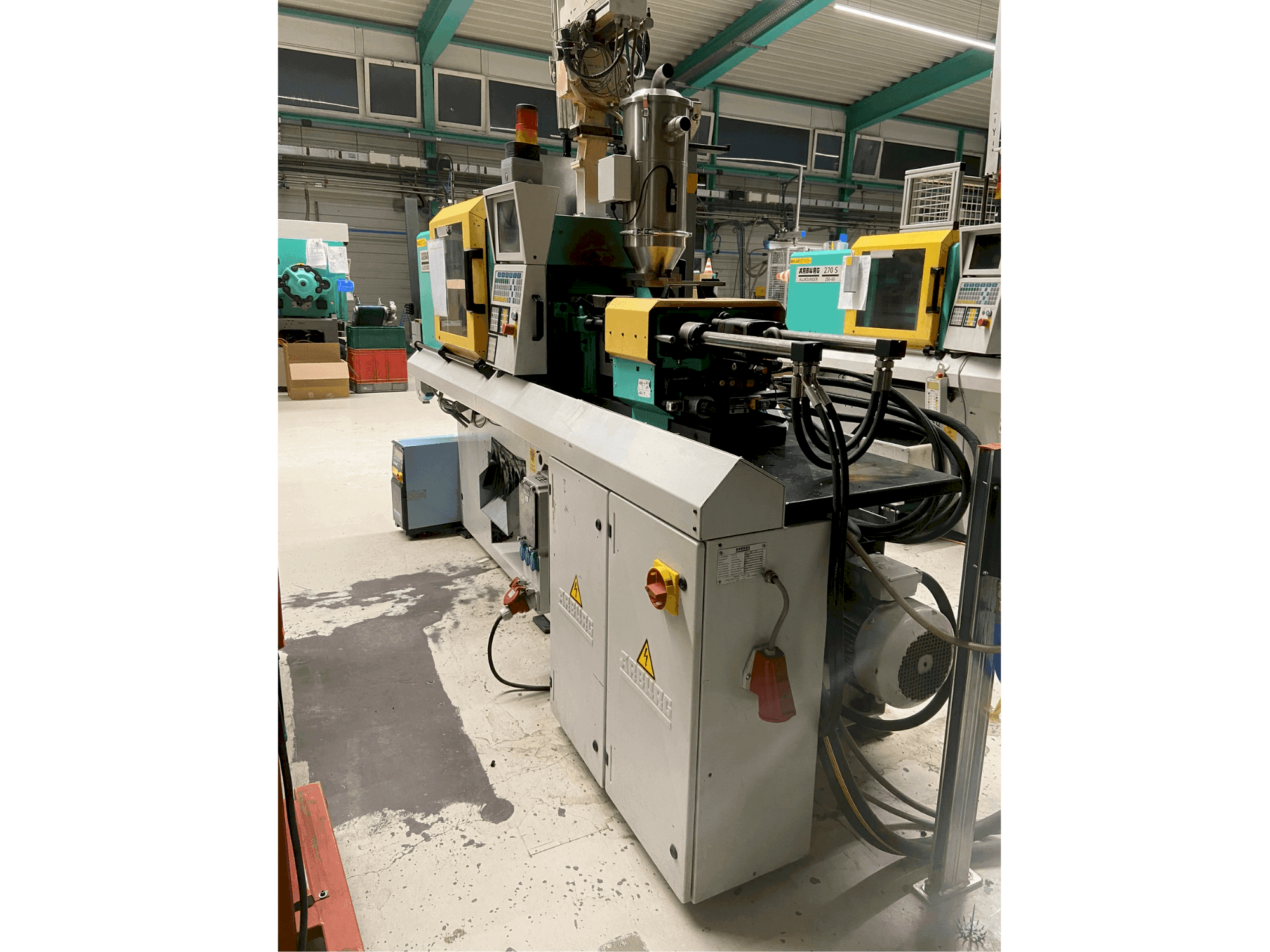 A Arburg 220 S 250-60 gép jobb oldali nézete