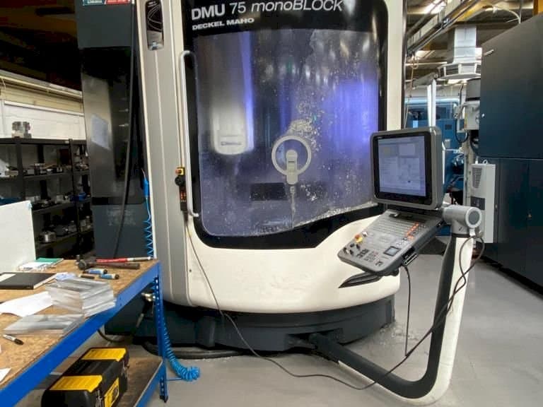 A DMG MORI DMU75 monoBLOCK gép elölnézete