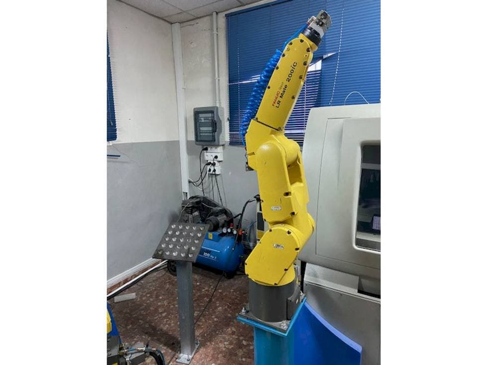 A FANUC LR MATE 200 ic gép elölnézete