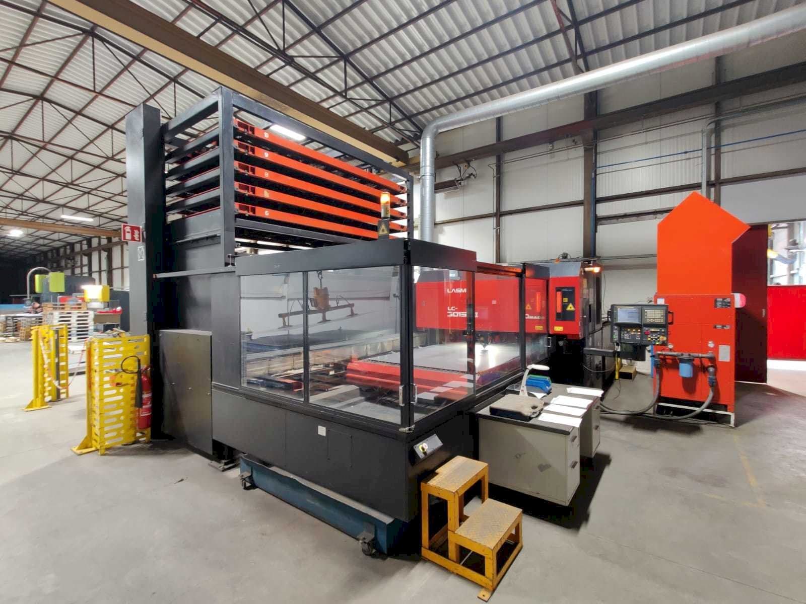 A AMADA LC3015B3EU gép elölnézete