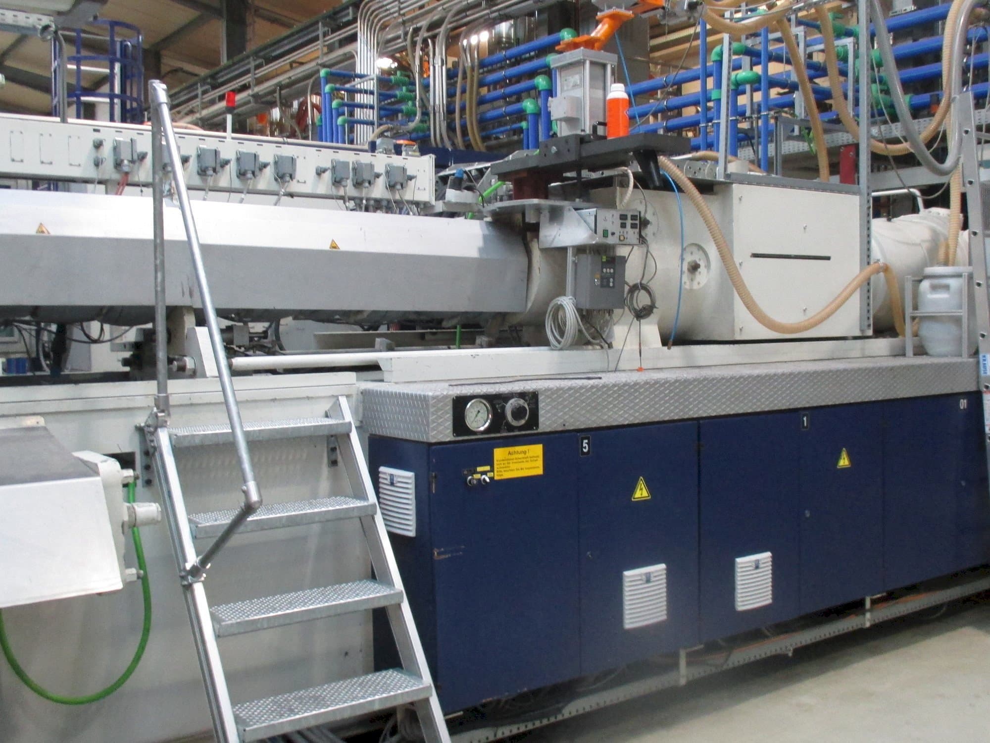 A Krauss Maffei 1300/14700 MC gép elölnézete