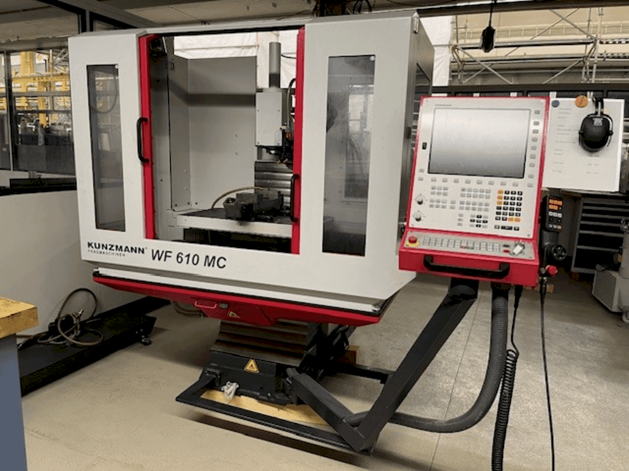 A KUNZMANN WF 610MC gép elölnézete