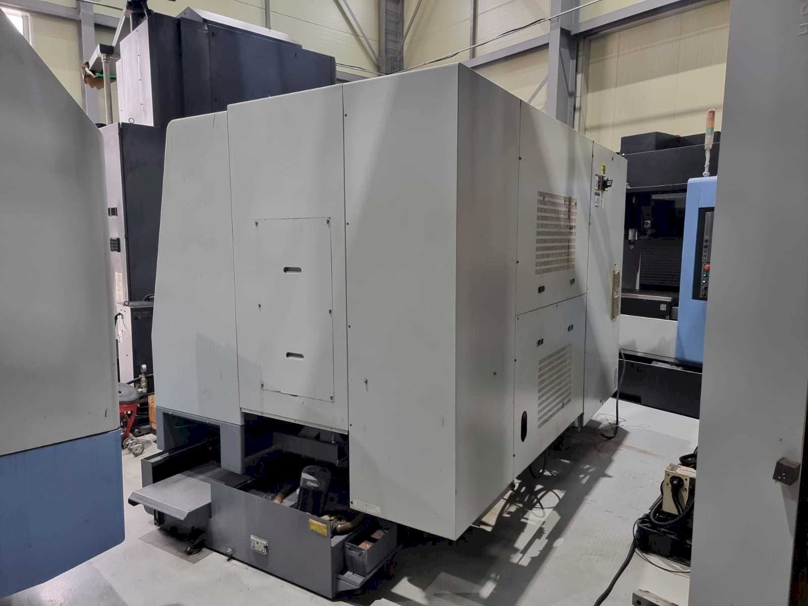 A Hyundai Kia SKT250Y gép elölnézete