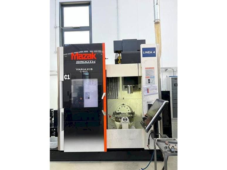 A Mazak VARIAXIS C 600 gép elölnézete