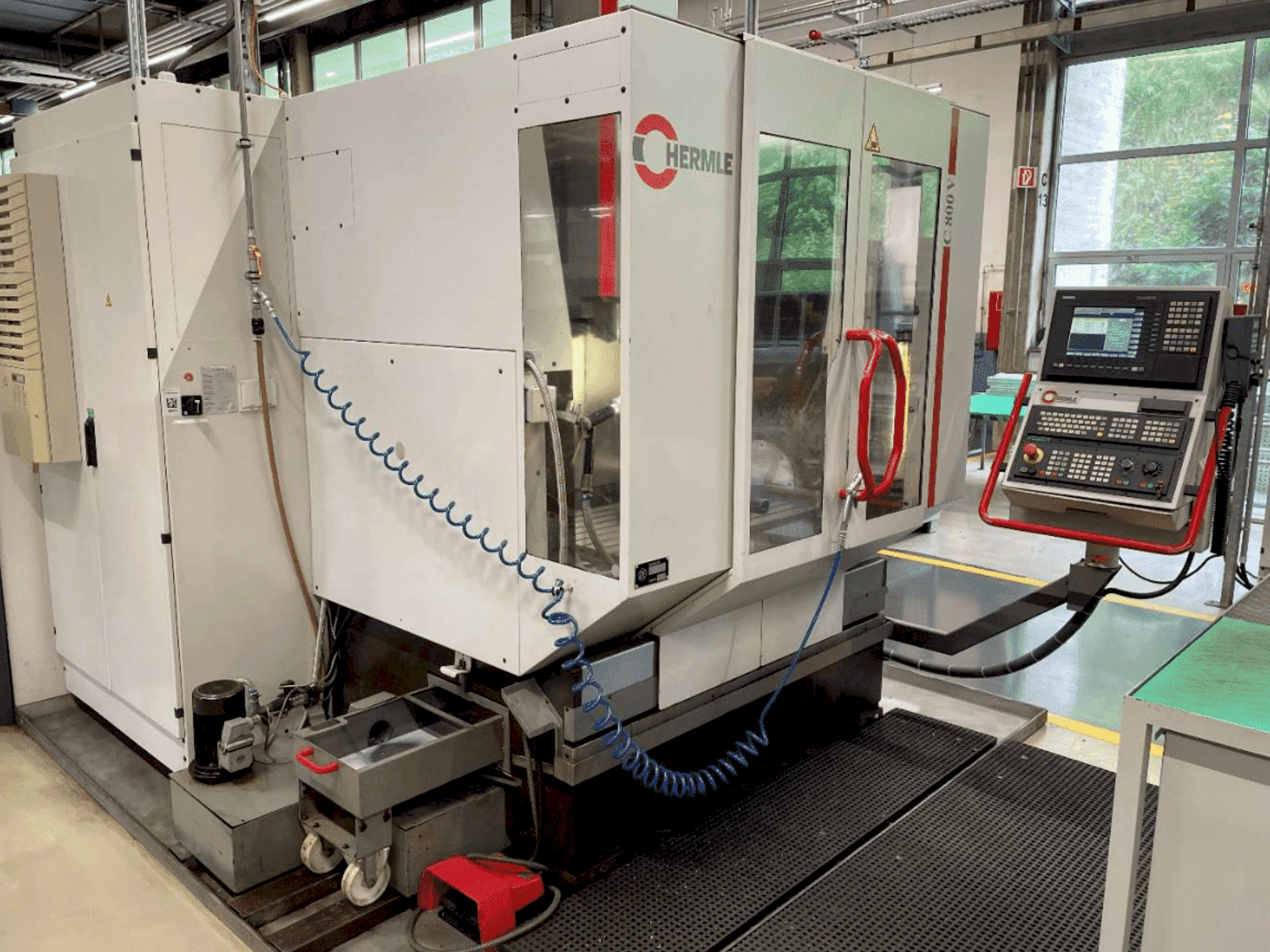 A HERMLE C800V  gép elölnézete