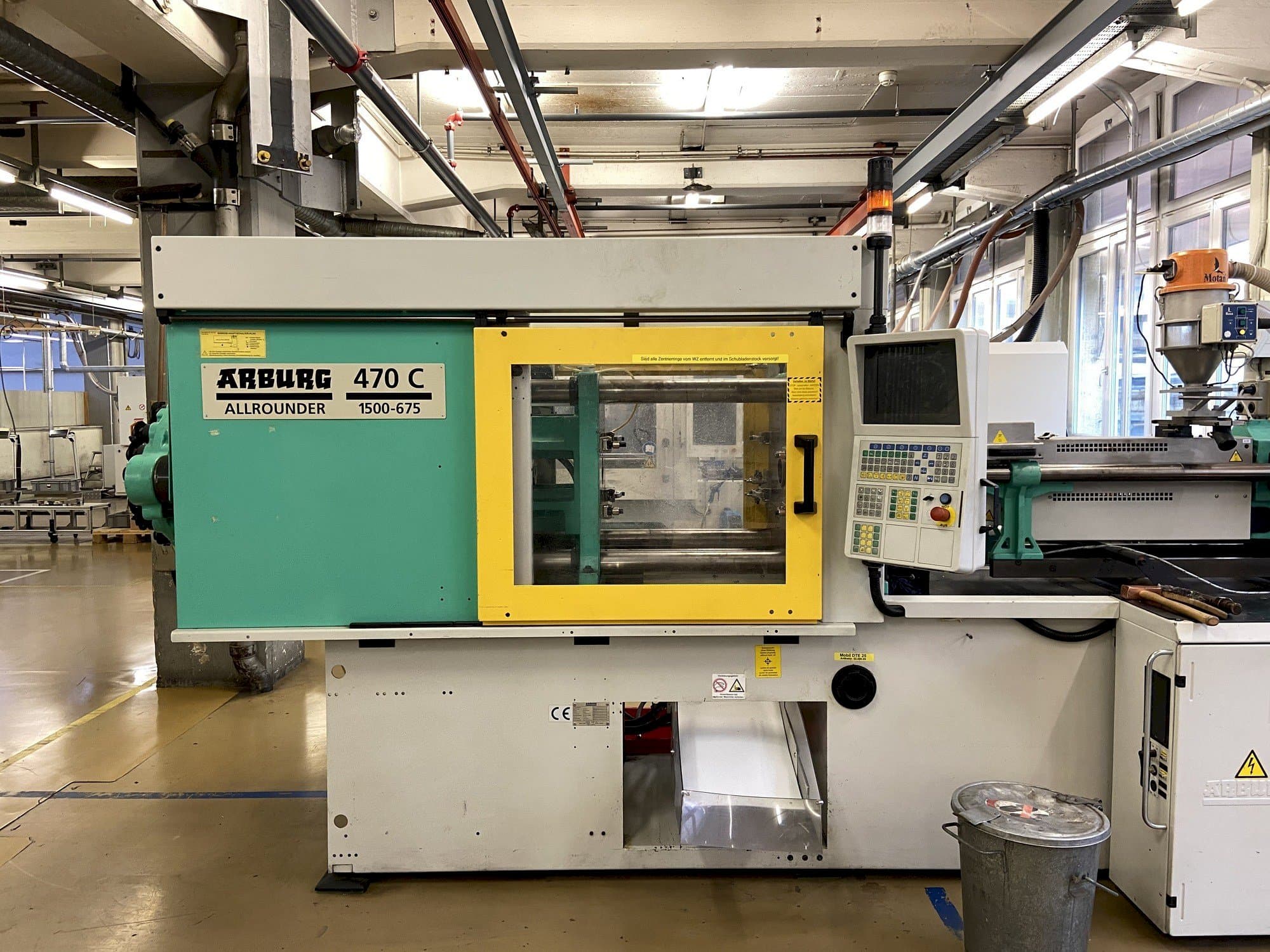 A Arburg 470C 1500-675 gép elölnézete