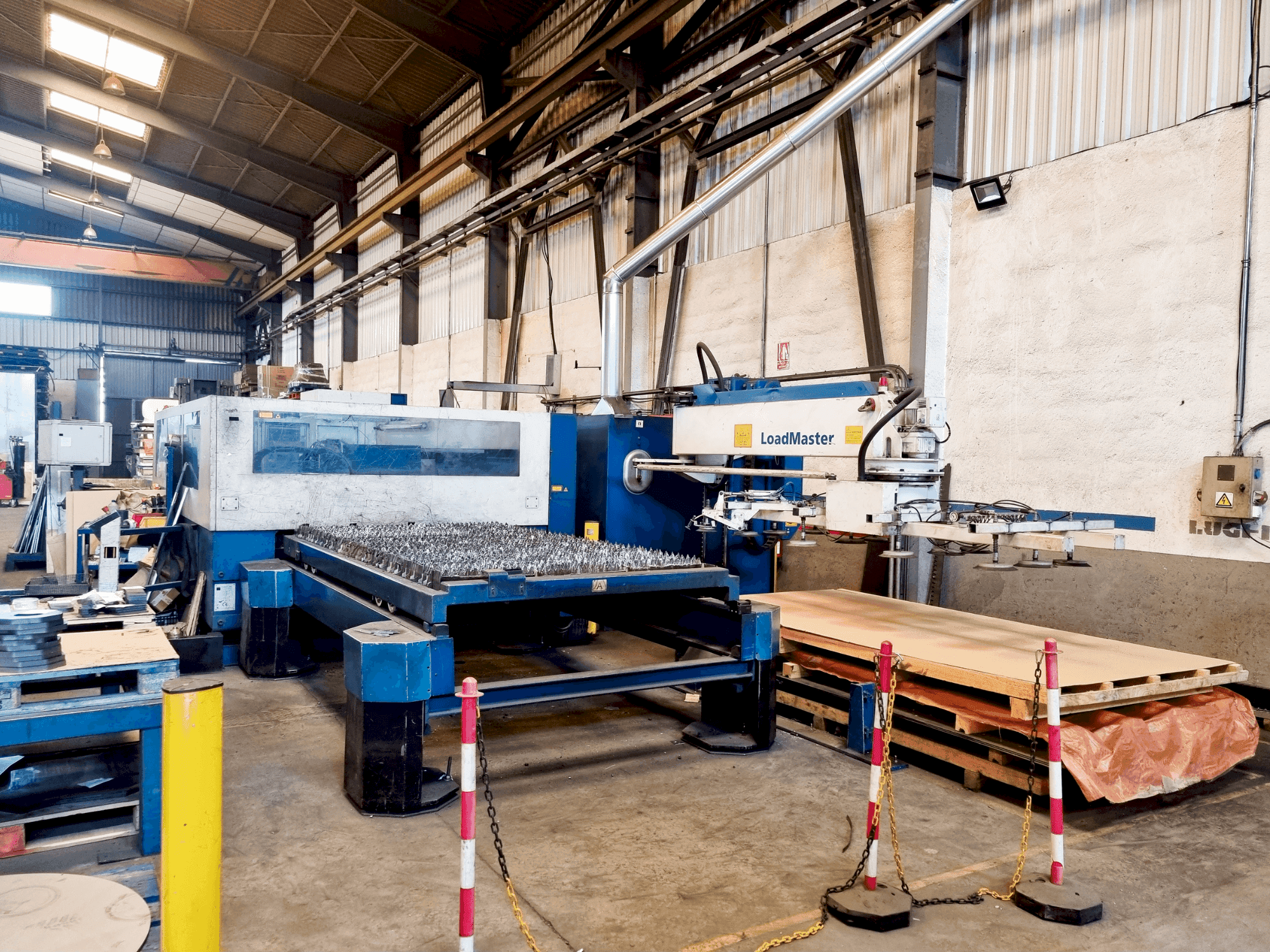 A TRUMPF Trumatic 3050 gép elölnézete