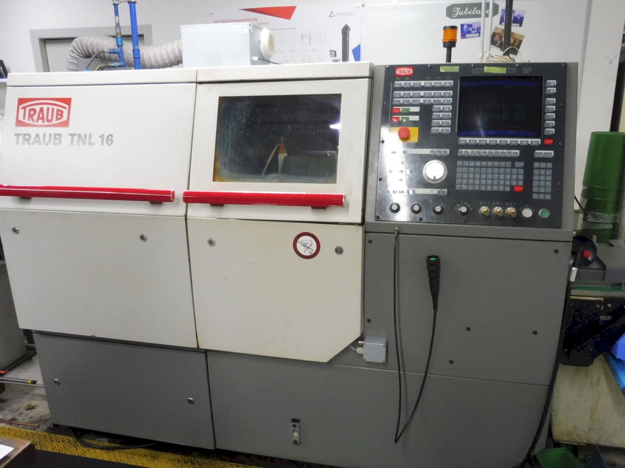 A TRAUB TNL 16 gép elölnézete