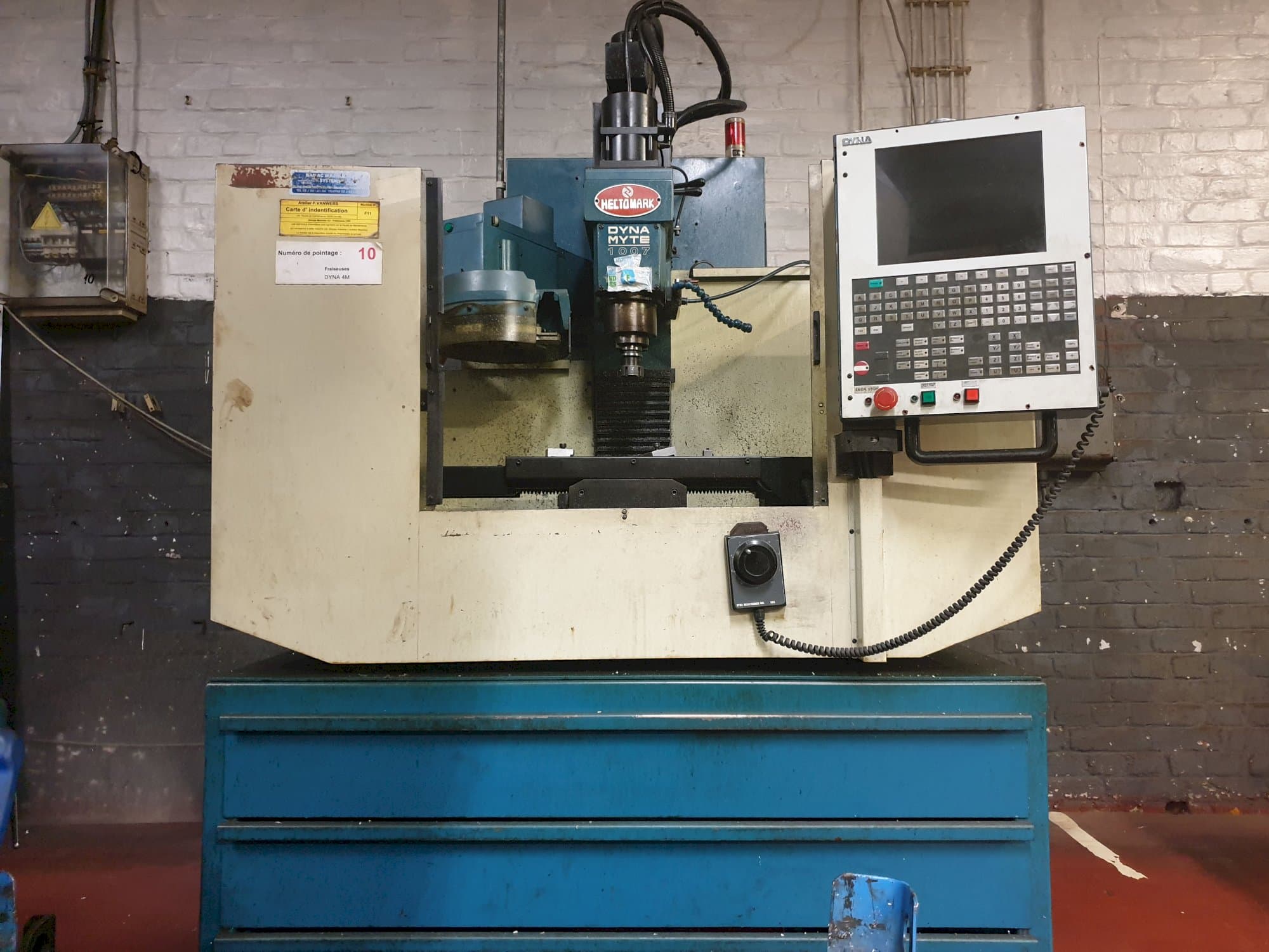 A Dyna DM1007 gép elölnézete
