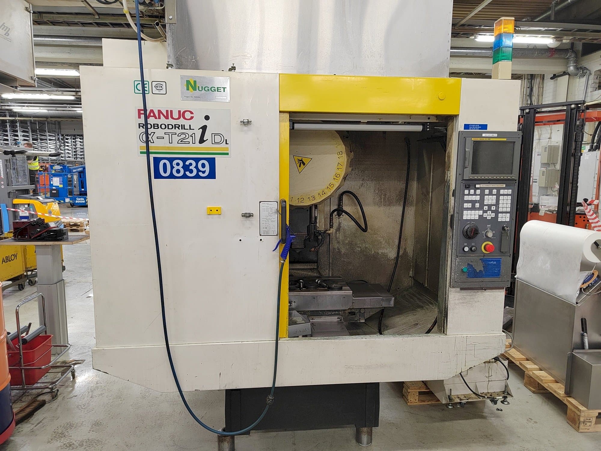 A FANUC Robodrill Alpha-T21iDL gép elölnézete