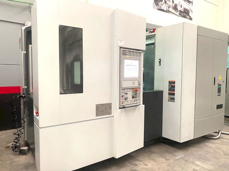 A MORI SEIKI NH 5000 DCG gép elölnézete