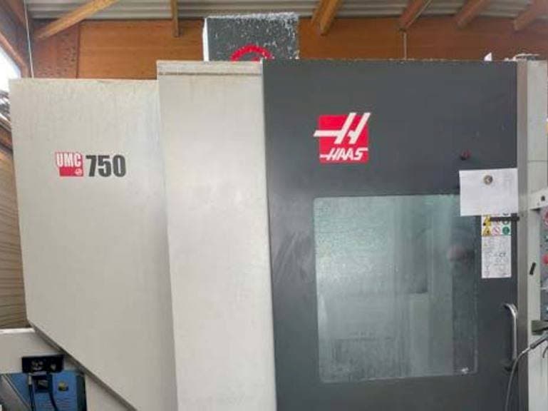 A HAAS UMC 750 S gép elölnézete