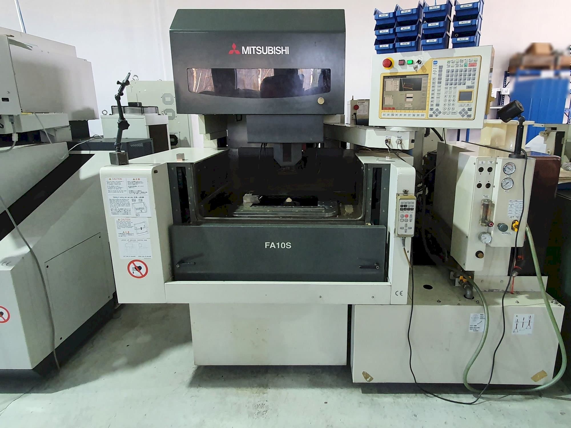 A Mitsubishi FA10SM gép elölnézete