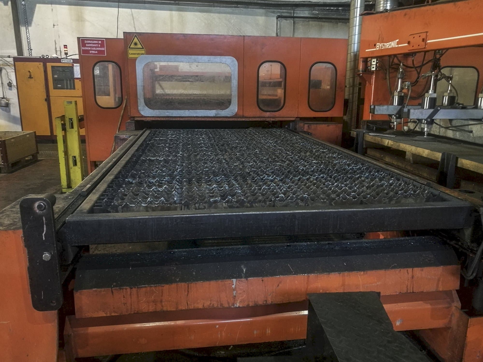 A Bystronic Bystar 3015  gép elölnézete