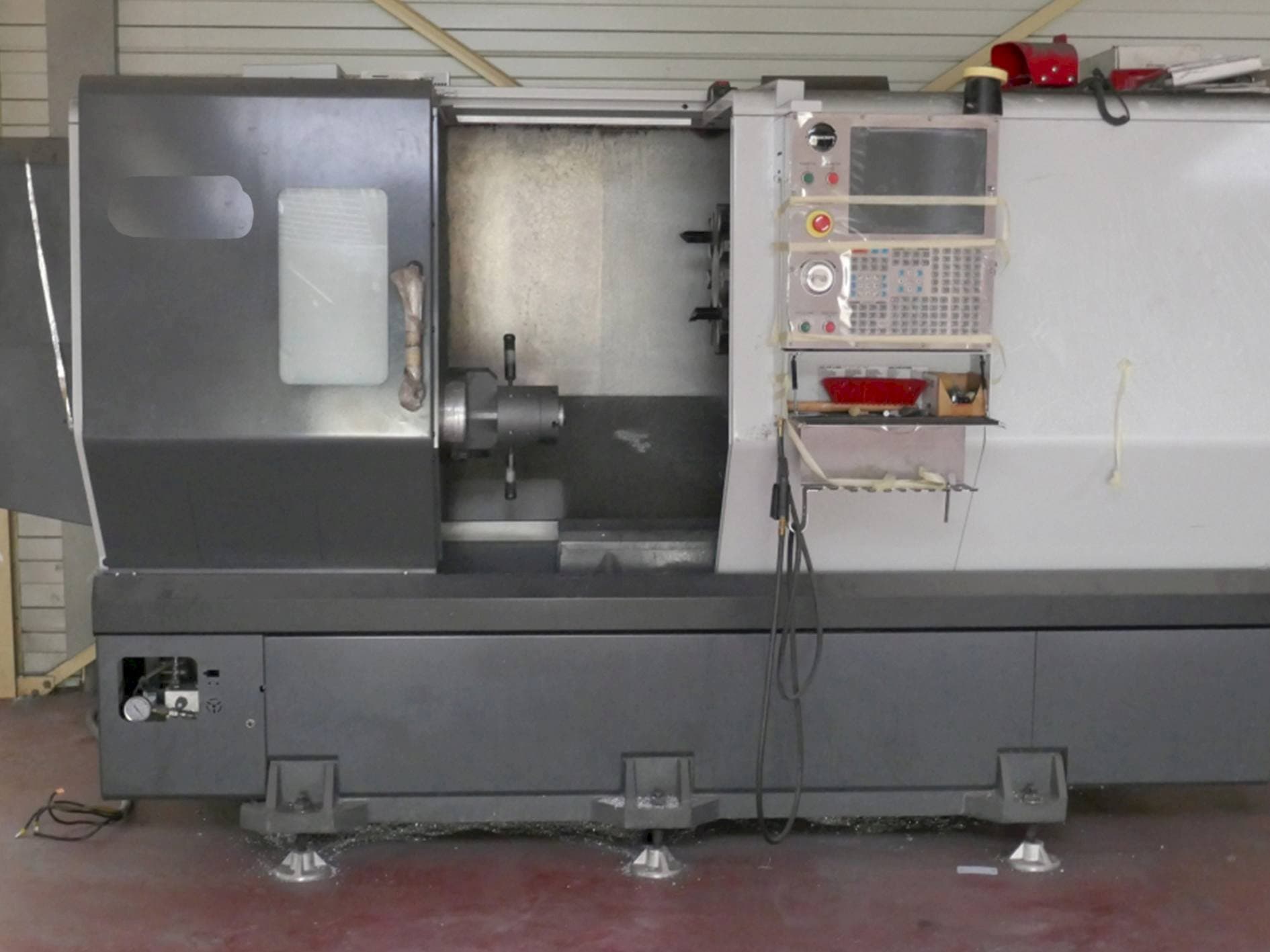 A HAAS ST-30 gép elölnézete