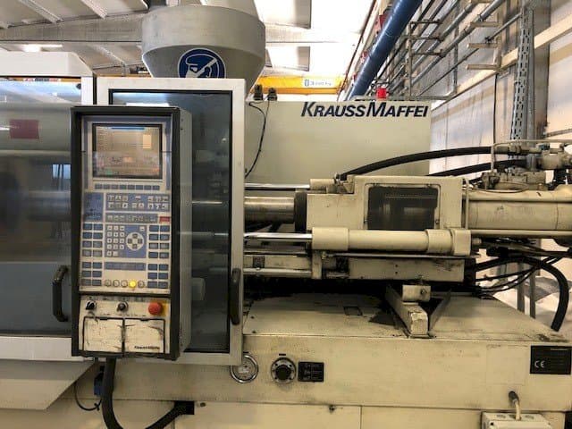 A Krauss Maffei 150-700 C2 gép elölnézete