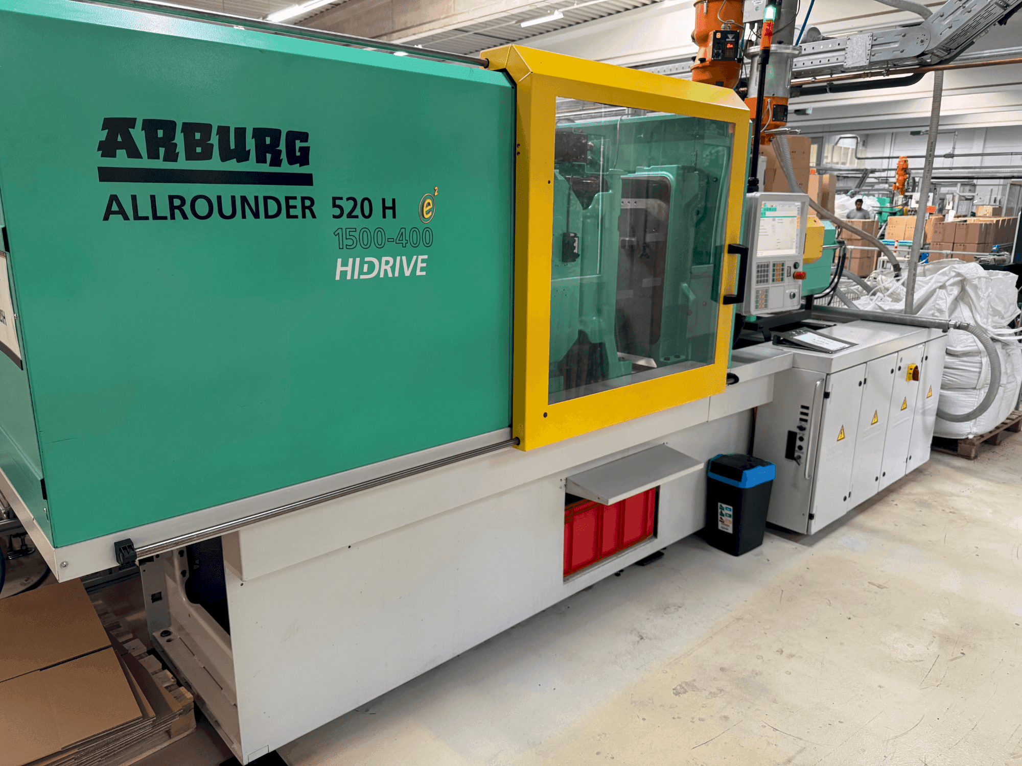A Arburg Allrounder 520H gép elölnézete