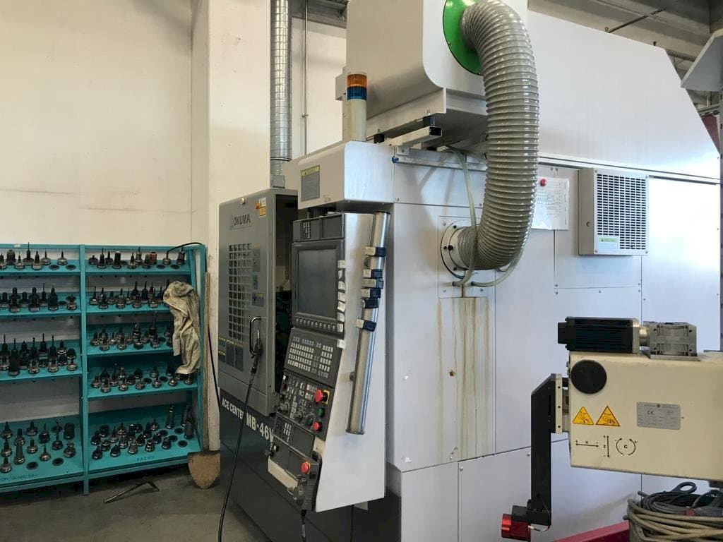 A Okuma MB 46 VAE gép jobb oldali nézete