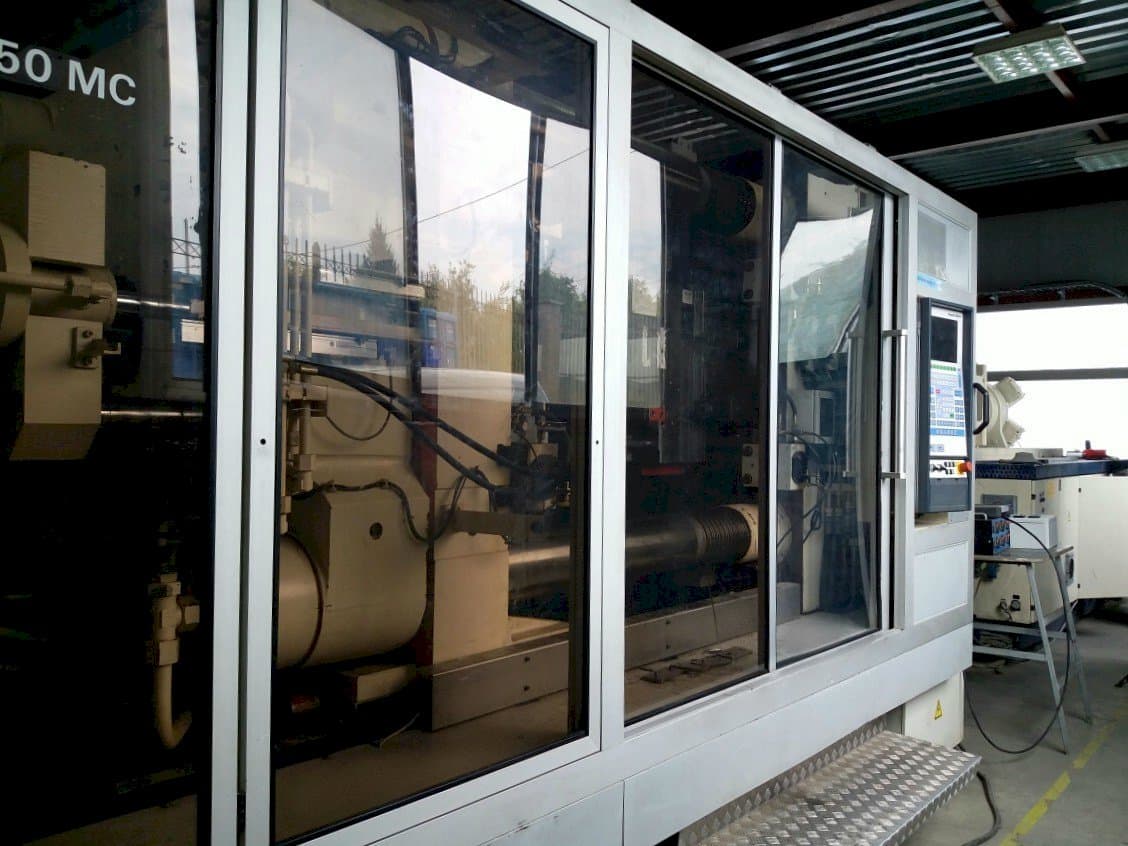 A Krauss Maffei KM 800/1330 MC gép elölnézete