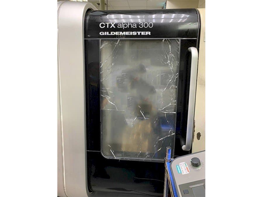 A Gildemeister CTX Alpha 300 V4 gép elölnézete
