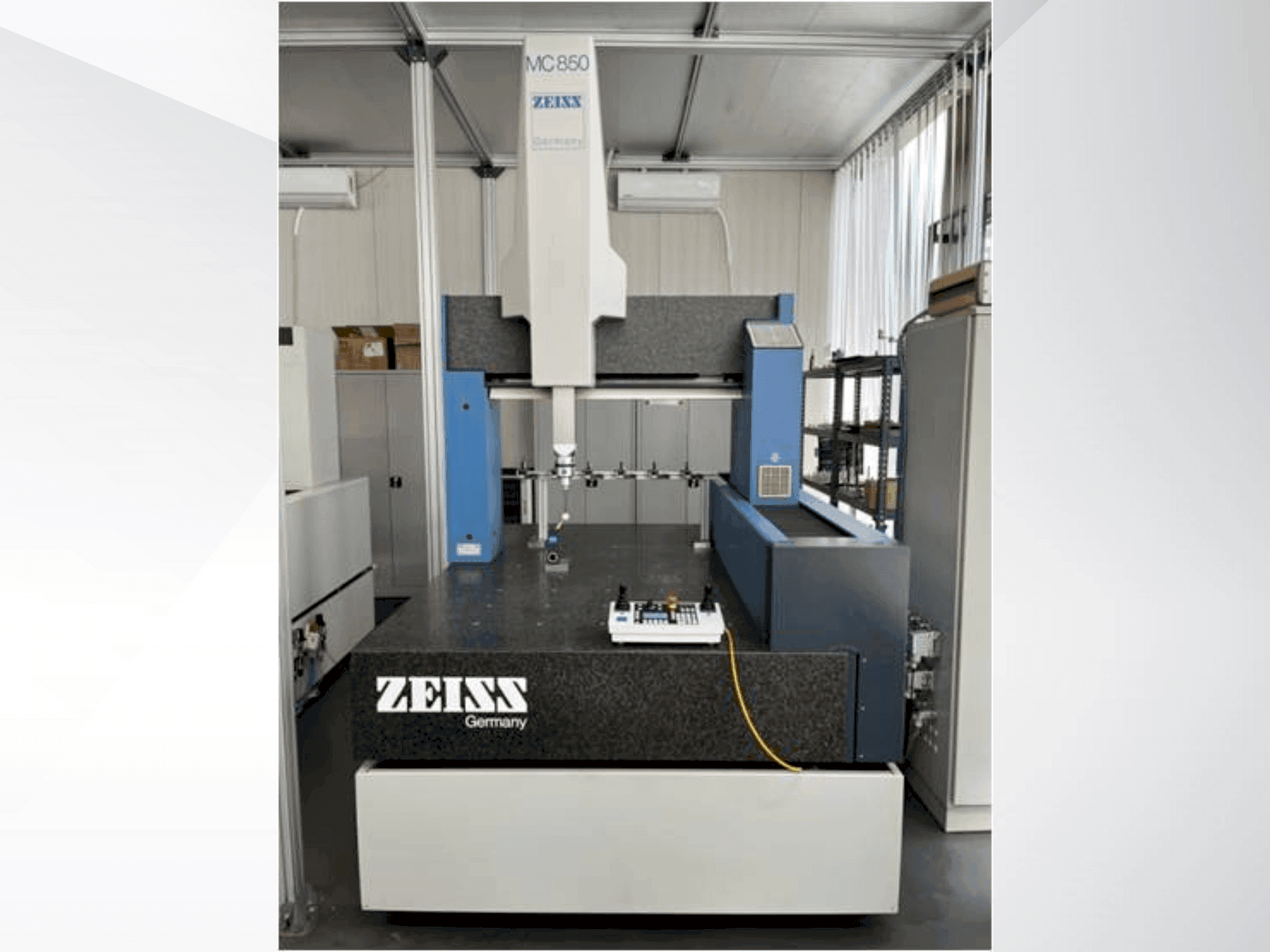 A ZEISS MC 850 gép elölnézete