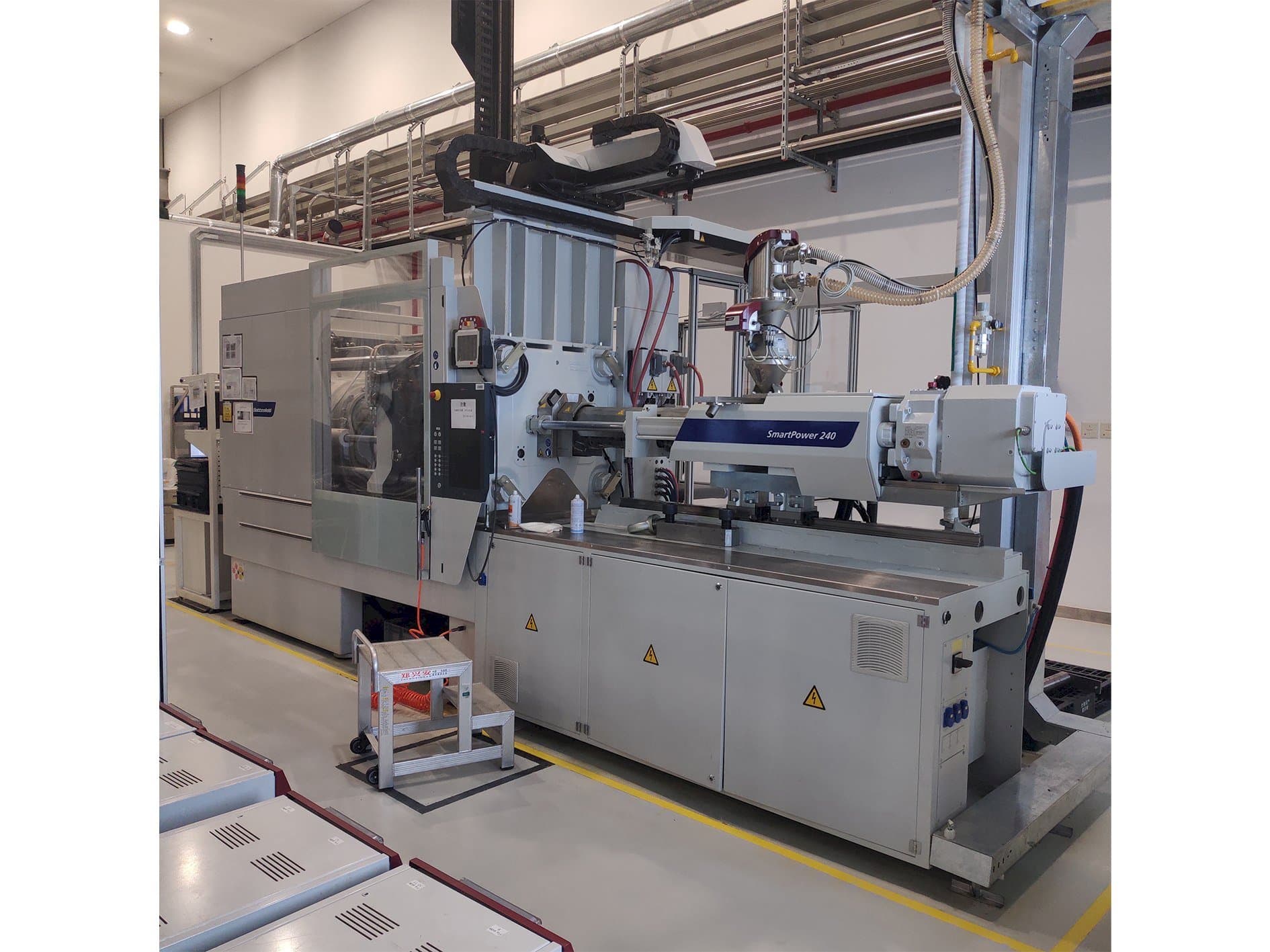 A Battenfeld SmartPower 240-1000 gép elölnézete