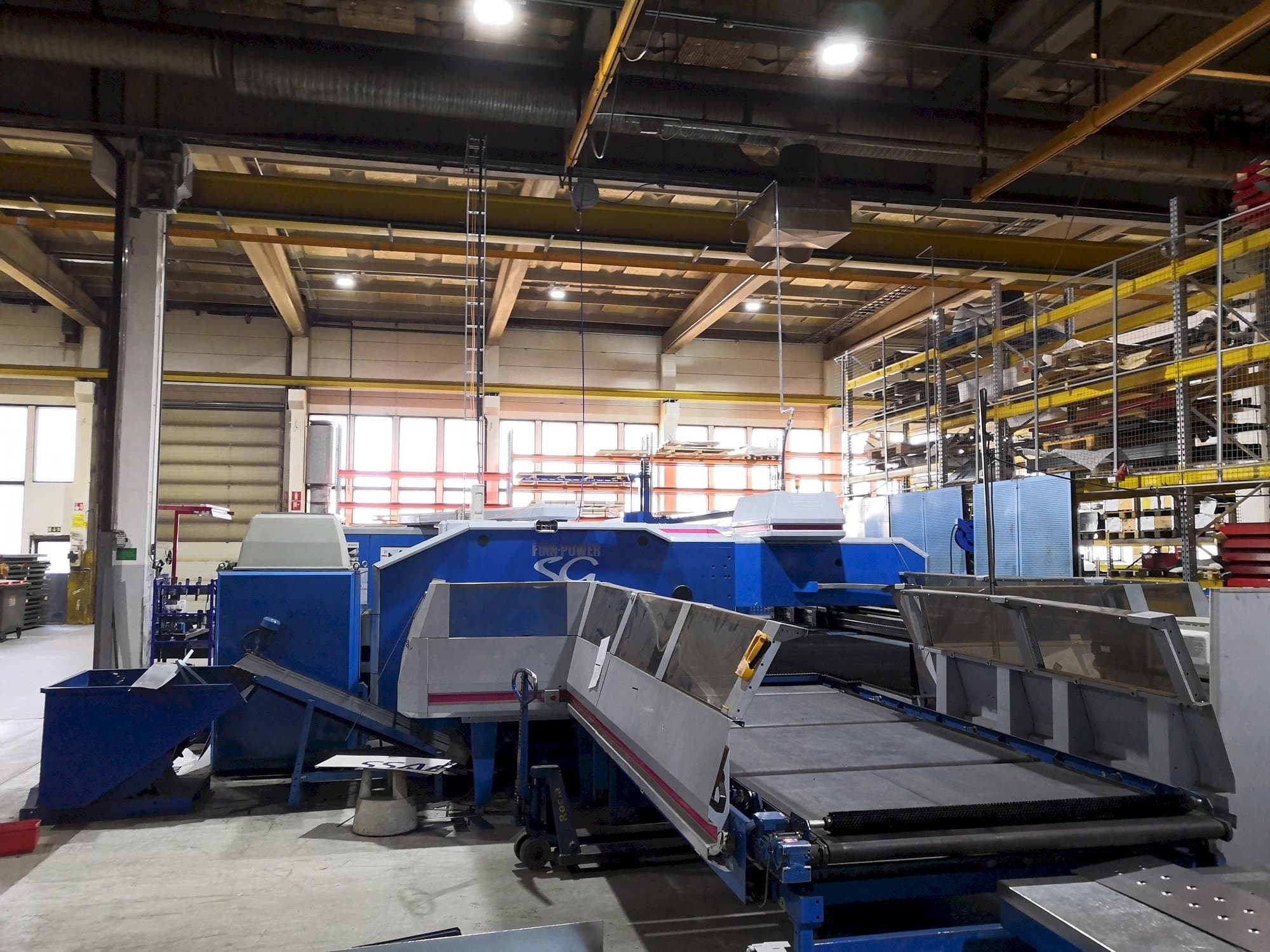 A Finn-Power SG6 gép elölnézete