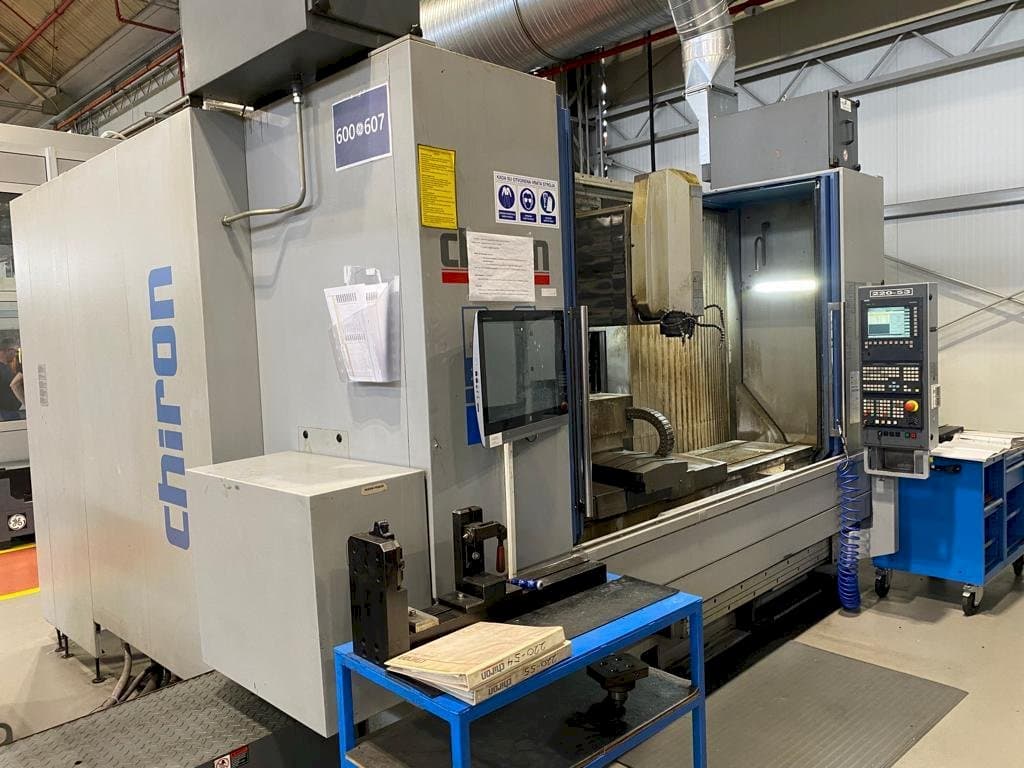 A CHIRON MILL 2000  gép elölnézete