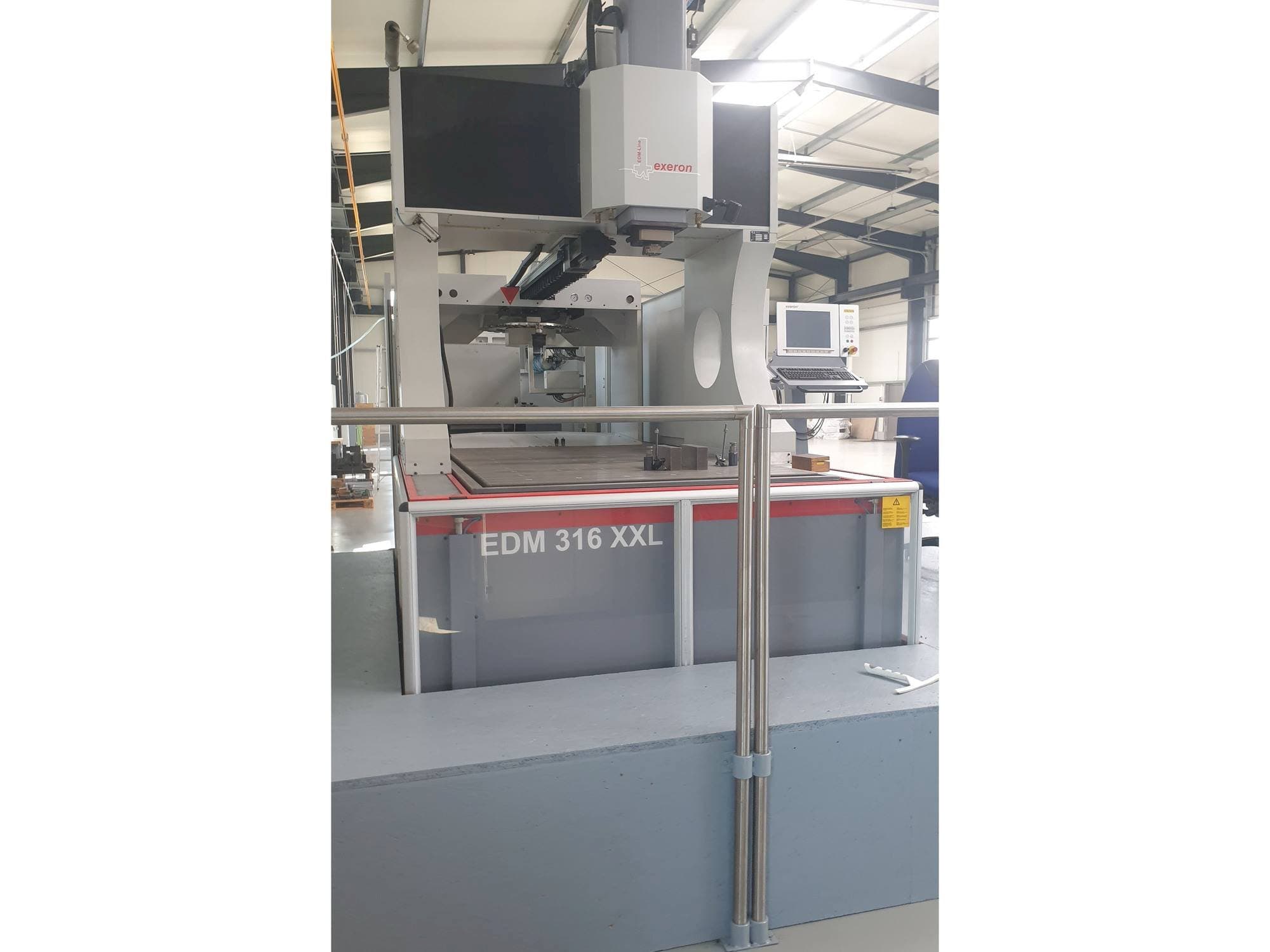 A Exeron 316 XXL  gép elölnézete